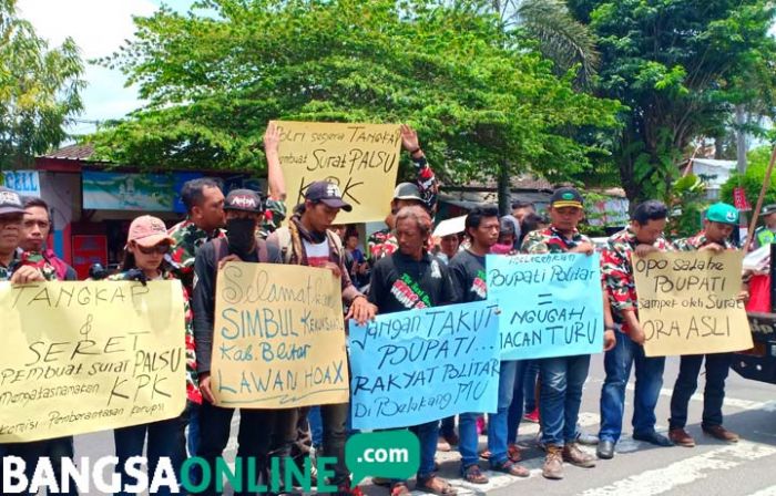 Desak Polisi Usut Pemalsu Surat KPK, Warga Blitar Gelar Aksi Unjuk Rasa