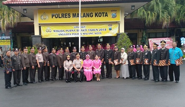 Kapolres Malang Kota Lepas 27 Personel Melalui Wisuda Purna Bhakti