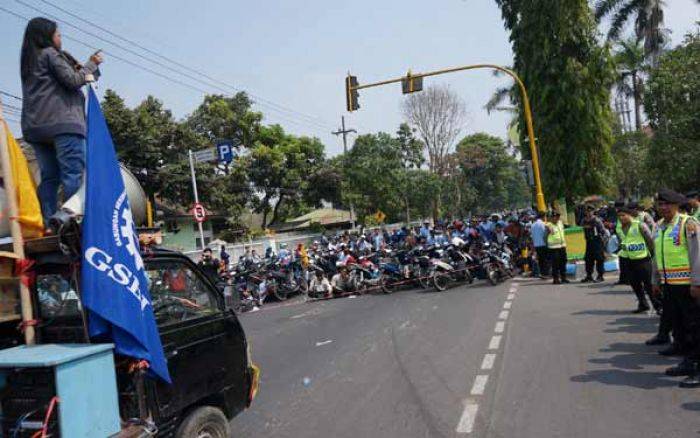 Tolak PP tentang Pengupahan, FPR dan Buruh se-Jombang Kawal Penetapan UMK 2016 