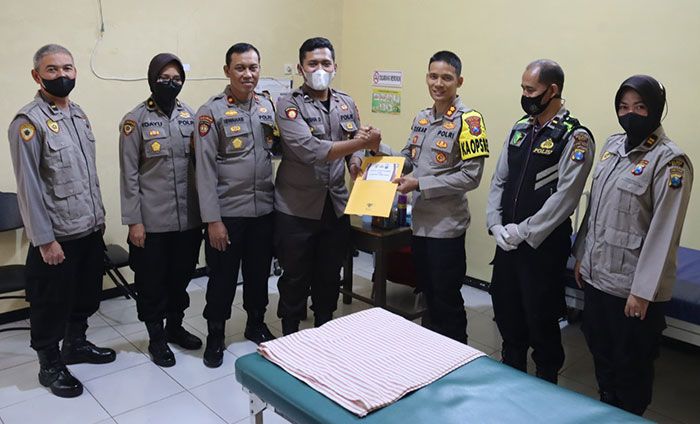 Kapolres Batu Beri Bantuan untuk Korban Pengamanan Tragedi Kanjuruhan