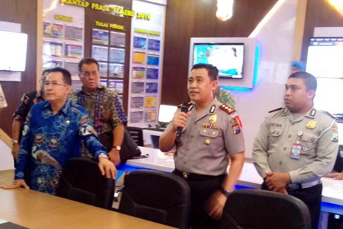 Kapolres Banyuwangi Pamerkan Command Center ke Deputi Menpan RB