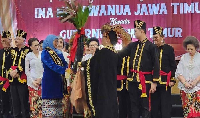 Terima Gelar Adat Minahasa, Gubernur Khofifah Dinobatkan Jadi Ina Ne Kawanua Jawa Timur