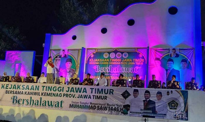 Bersama Kemenag, Kejaksaan Gelar Sholawat di Pantai Bentar Probolinggo