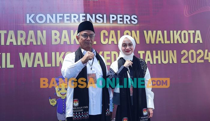 Hari Kedua Pendaftaran, Vinanda-Gus Qowim Serahkan Berkas ke KPU Kota Kediri