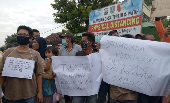 ​Usai Didemo Warga, Satu Perangkat Desa Sumberagung Jombang Mengundurkan Diri