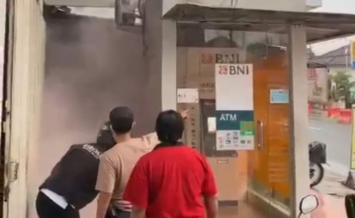 Diduga Korsleting Listrik, ATM BNI di Kademangan Blitar Nyaris Terbakar