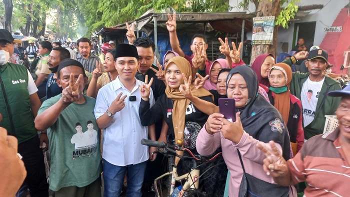 ​Pedagang dan Masyarakat Sambut Antusias Kedatangan Gus Barra di Pasar Sawahan