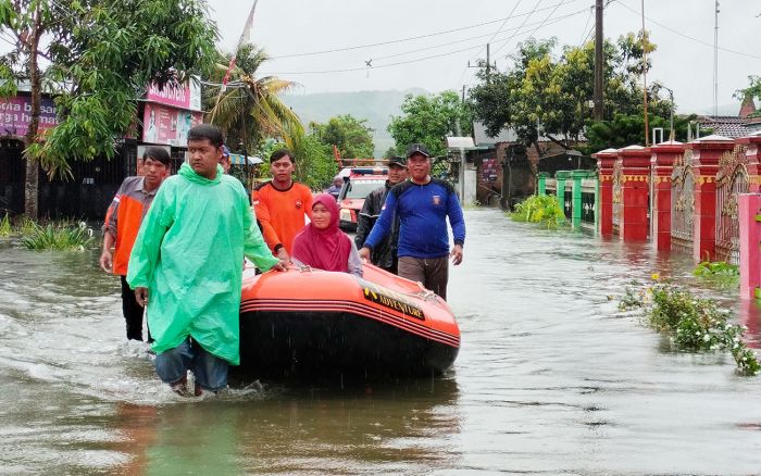 Hujan Deras di Blitar Sebabkan Banjir di 5 Kecamatan, Ratusan Warga Dievakuasi ke Pengungsian