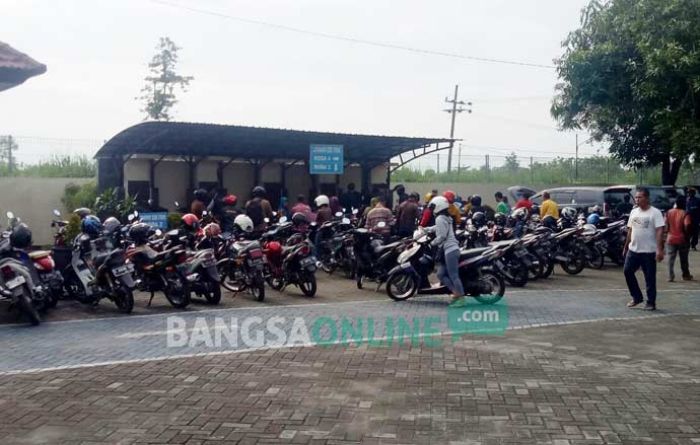 Warga Jombang Panik Biaya STNK dan BPKB Naik, 