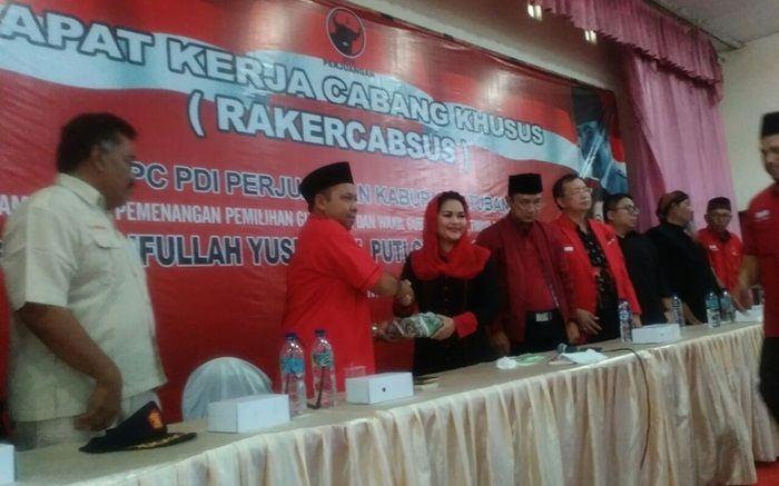 Targetkan 70 Persen Suara, Puti Sokong PDIP Tuban Rp 125 Juta