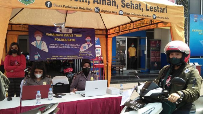 Polres Batu Gelar Vaksinasi Drive Thru untuk Pengguna Jalan