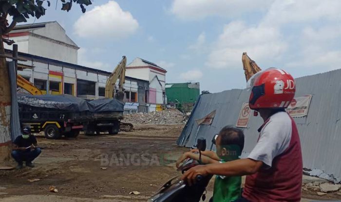 Debu Pembangunan Pasar Legi Kota Blitar Dikeluhkan Pedagang