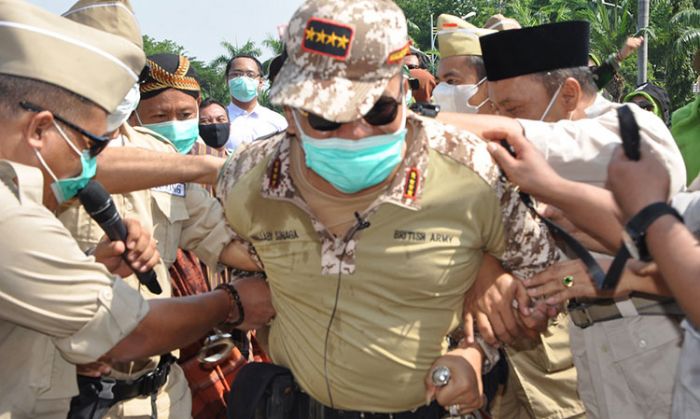 Upacara Hari Pahlawan, Kadisparbud Peragakan Jenderal Mallaby Diborgol