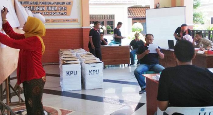 Diduga Ada Penggelembungan Suara, PPK Lamongan Gelar Penghitungan Ulang