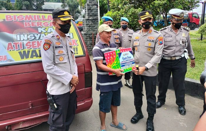 Bantu Ringankan Beban Masyarakat Dampak Penyesuaian BBM, Polres Pasuruan Gelar Baksos di 2 Titik