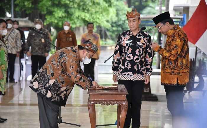 Lantik Ratusan Pejabat, Bupati Sidoarjo Minta Pejabat Tak Lari dari Tanggung Jawab