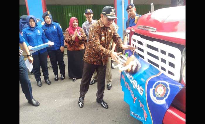 Edukasi Warga Kota, Satpol PP Malang Luncurkan 2 Unit Damkar Kuno