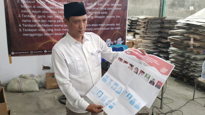 KPU Kota Kediri Temukan Ribuan Surat Suara Rusak saat Proses Sortir dan Lipat