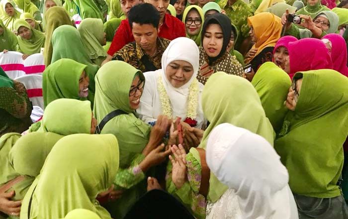 Khofifah Dukung Jokowi dari Jalur Relawan