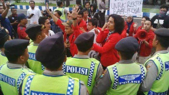 Demo Mahasiswa Untag Jember Ricuh, Kampus Dimasuki Preman