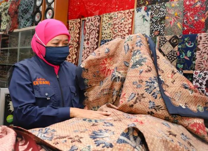 Gubernur Khofifah Kunjungi Sentra Batik Tanjung Bumi, Penjualan Mulai Normal Sejak Akhir Mei