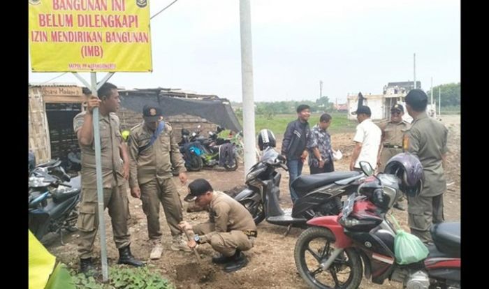 Tak Miliki IMB, Pembangunan Rumah Pengusaha Kaya di Kota Mojokerto Dihentikan Paksa