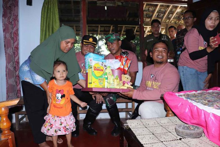 Peringati HPN 2023, PWI Blitar Raya Berikan Bantuan Ke Balita Stunting