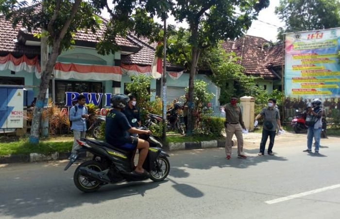 Dukung Penanganan Covid-19, Kantor PWI Lamongan Dijadikan Penginapan Paramedis