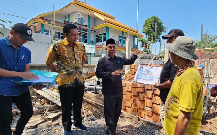 Pj Bupati Probolinggo Sidak 4 Titik Gedung Serba Guna dan Pusat Oleh-Oleh