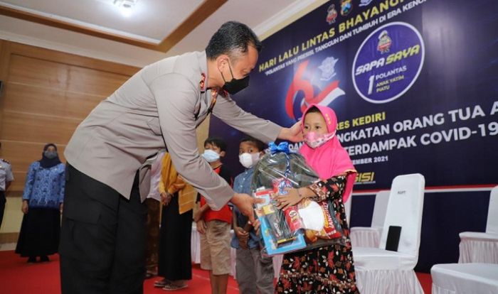 Peringati HUT Lalu Lintas ke-66, Polres Kediri Gelar Baksos untuk Anak Yatim