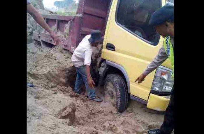 Tebing Longsor, Kuli Pasir di Kediri Tewas Tertimbun