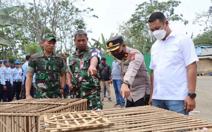 TNI-Polri Bubarkan 2 Lokasi Perjudian Sabung Ayam di Singosari Malang