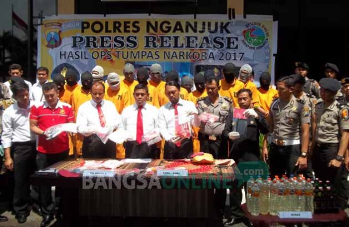 Polres Nganjuk Pamerkan 13 Tersangka Kasus Narkoba Hasil OTN