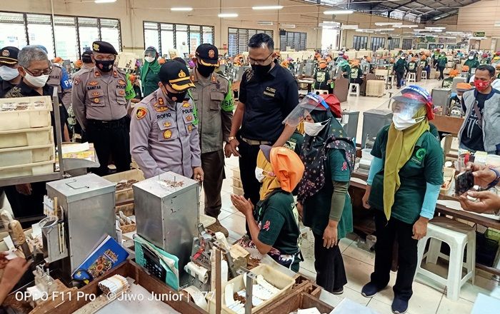 Tegakkan Disiplin Prokes Covid-19 di Tempat Industri, Polres Pasuruan Sidak PT BMKU