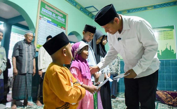 Wali Kota Kediri Jadi Imam Salat Maghrib di Masjid Al-Falah