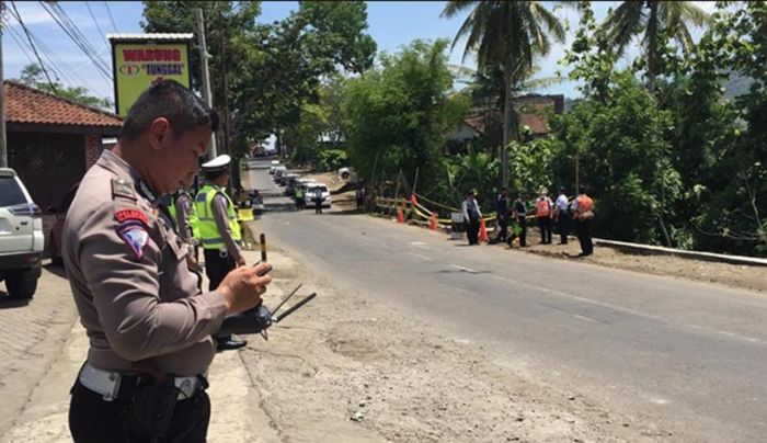 Tim TAA Polda Jatim Olah TKP Kecelakaan Bus Terjun ke Sungai di Blitar Menggunakan 3D Laser Scanner