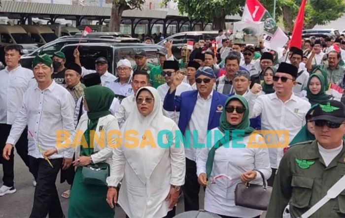 Deny Widyanarko-Mudawamah Daftar ke KPU Kabupaten di Hari Kedua