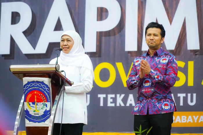 Khofifah-Emil Dinobatkan Ibuk Bapak Perangkat Desa se-Jatim