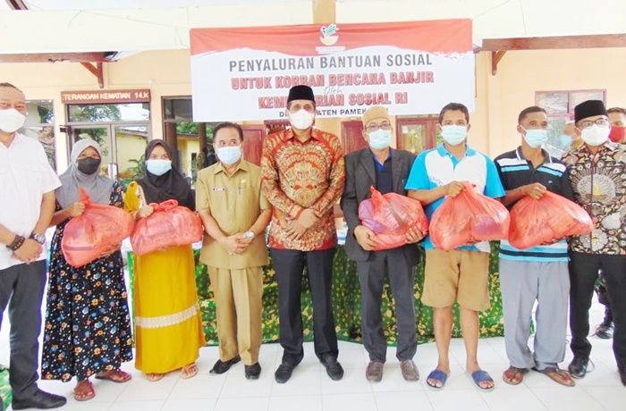 Kemensos Berikan Bantuan Korban Banjir di Pamekasan