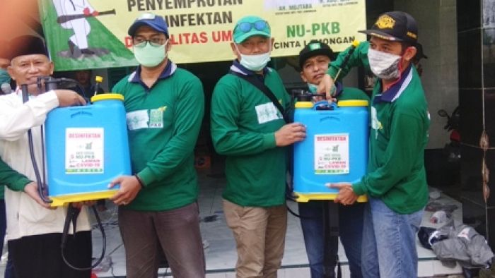 Peduli Pencegahan Covid-19, PKB dan NU Lamongan Semprotkan Disinfektan ke 9 Kecamatan