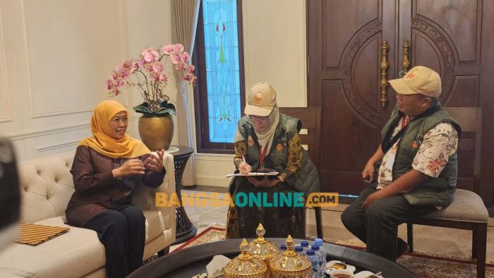 Ikuti Proses Coklit di Kediamannya, Khofifah: Sangat Penting dalam Proses Pilkada Serentak