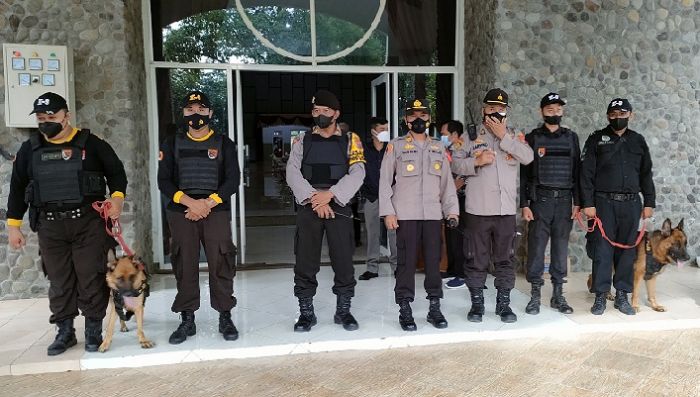 Amankan Misa di Gereja, Polres Kediri Kota Turunkan Pasukan Penyisir dan Anjing Pelacak