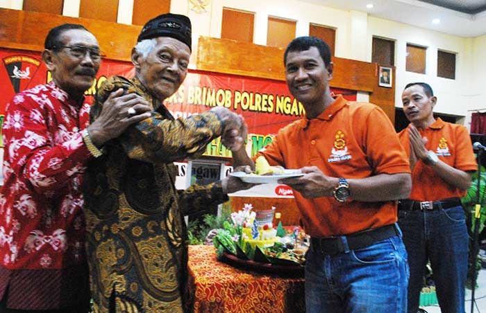 Mantan Anggota Brimob di Polres Ngawi Tetap Kompak