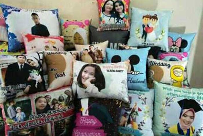 Bantal Wajah Kostum Raih Omzet Rp 50-70 Juta per Bulan