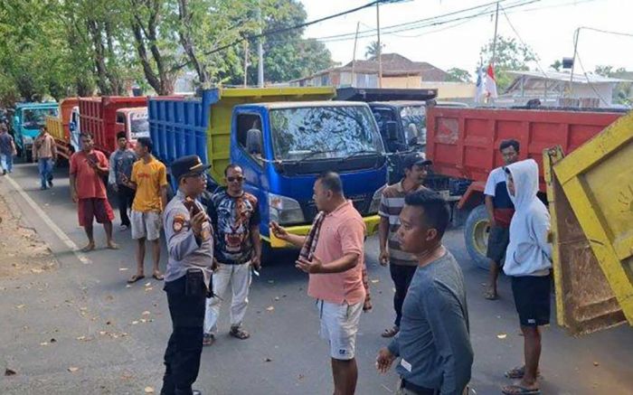 Luruk Polres Sumenep Sambil Bawa Truk, Puluhan Sopir Tuntut Tambang Galian C Dibuka Lagi