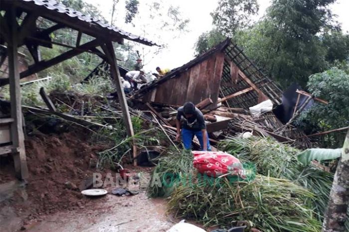 Longsor Rusak Tiga Rumah di Gandusari Blitar