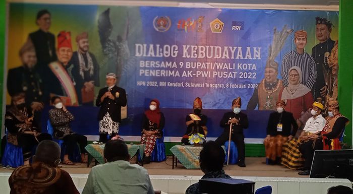 HPN 2022, Bupati Lamongan Terima Penghargaan dari PWI