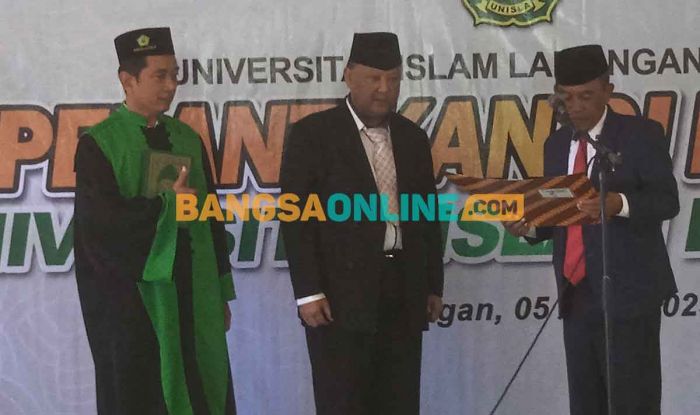 Pelantikan Penjabat Rektor Unisla Diwarnai Penolakan