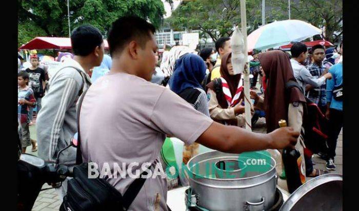 Karnaval Inbox di Trenggalek: Penonton Membludak, Jukir dan Pedagang Asongan Ketiban Rezeki