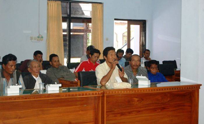 Warga Dusun Karanggongso Trenggalek Ngeluruk ke DPRD Persoalkan Portal Pantai Pasir Putih